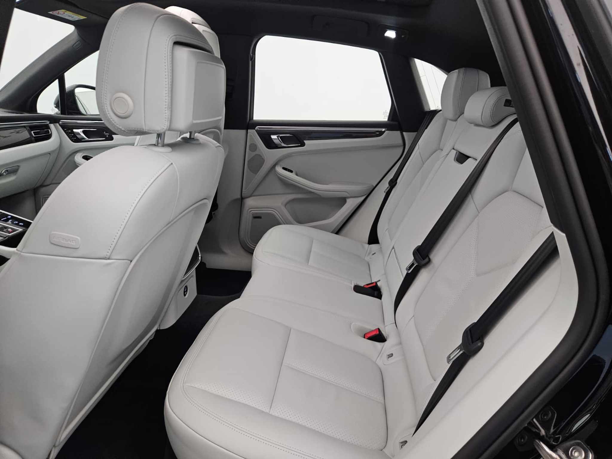 listing desktop thumbnail image 12