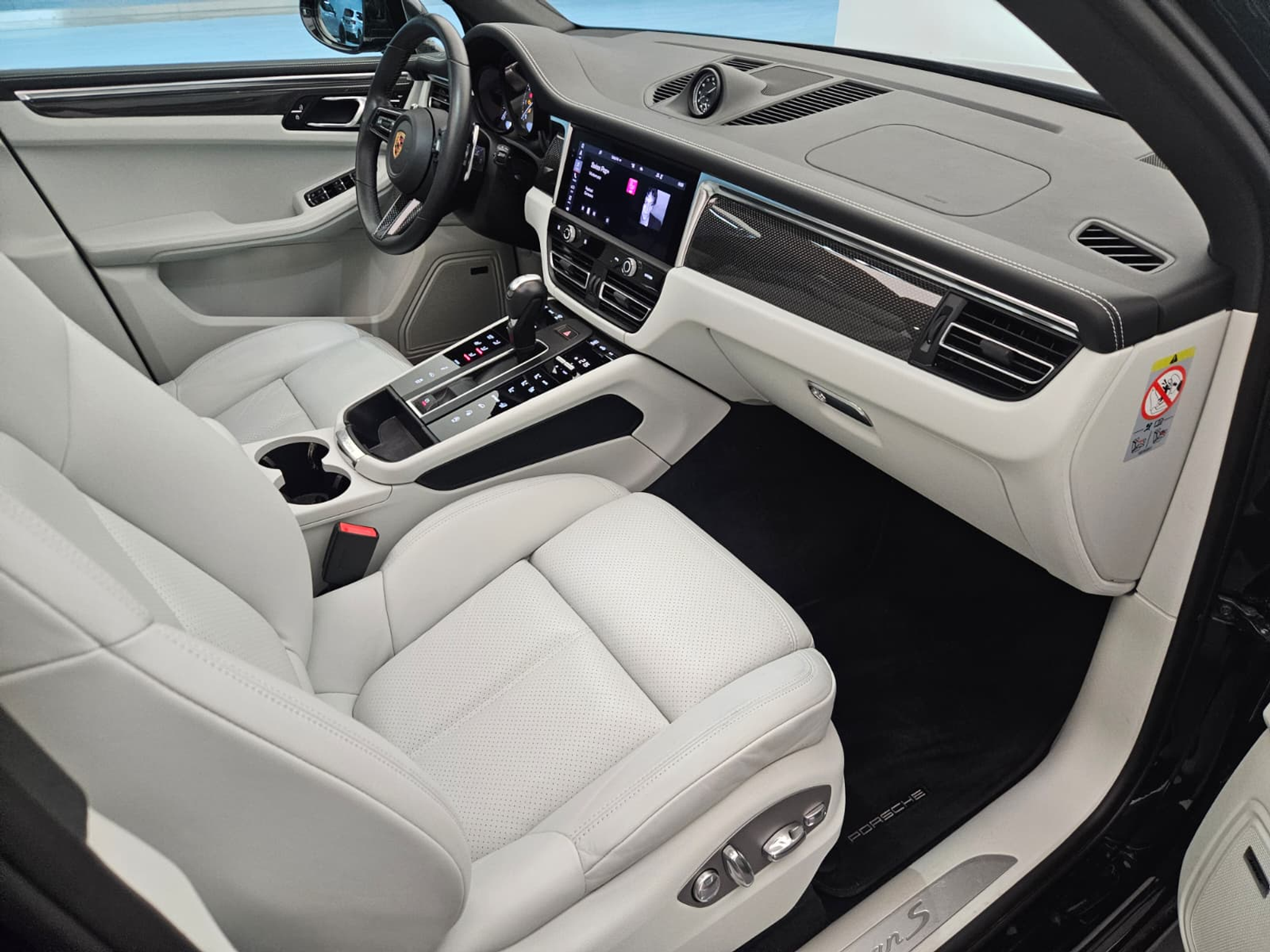 listing desktop thumbnail image 11