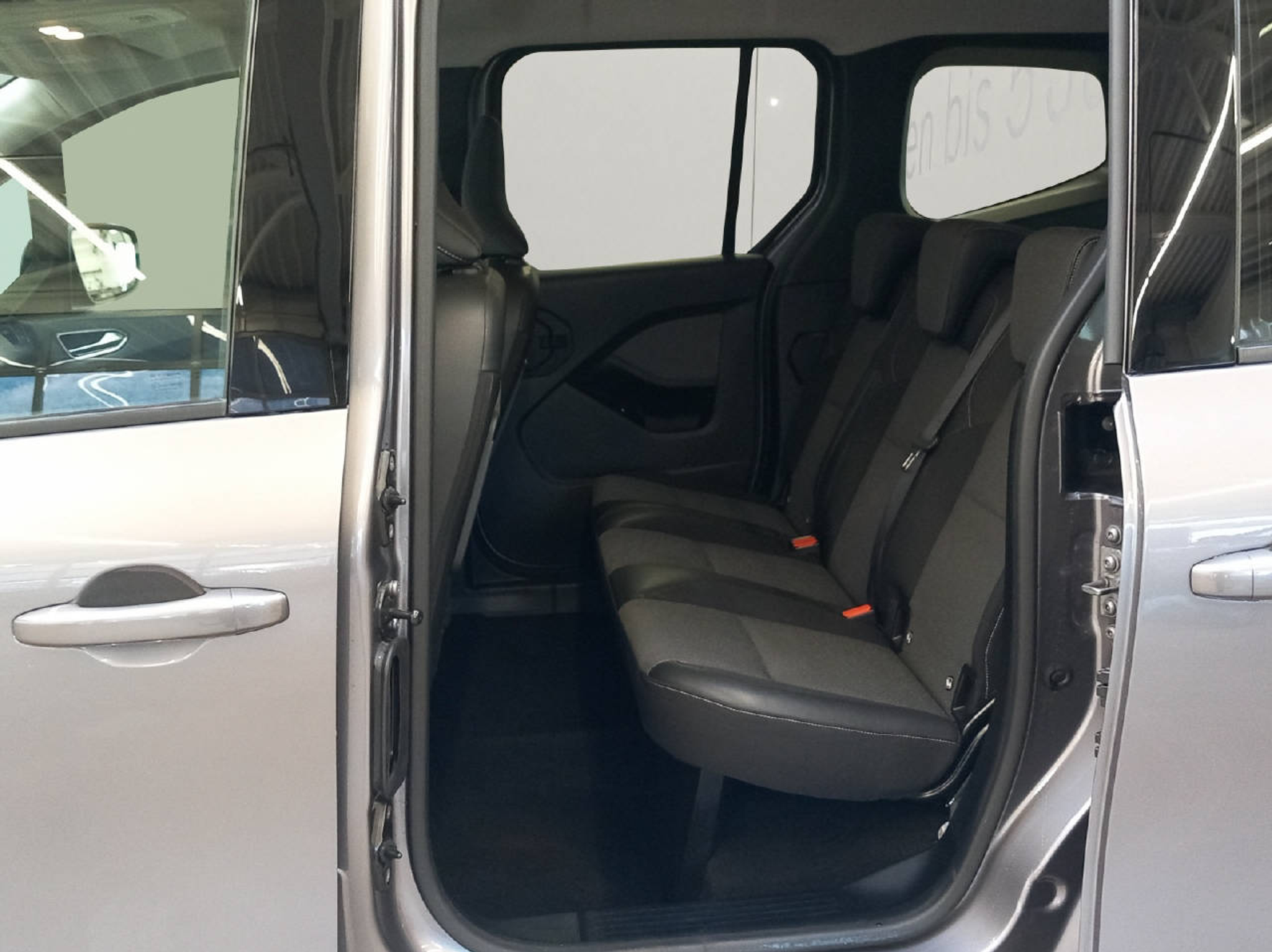 listing desktop thumbnail image 9