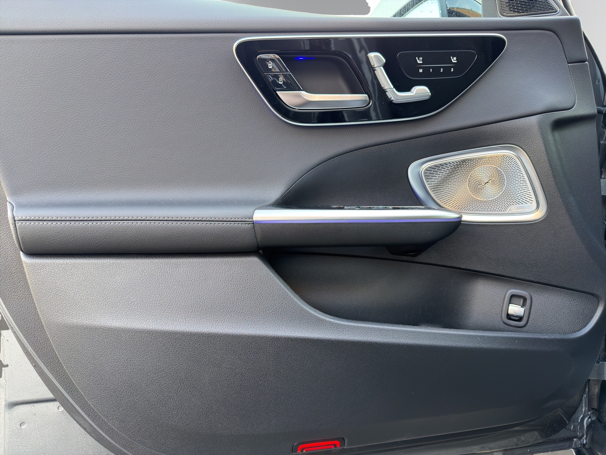 listing desktop thumbnail image 11