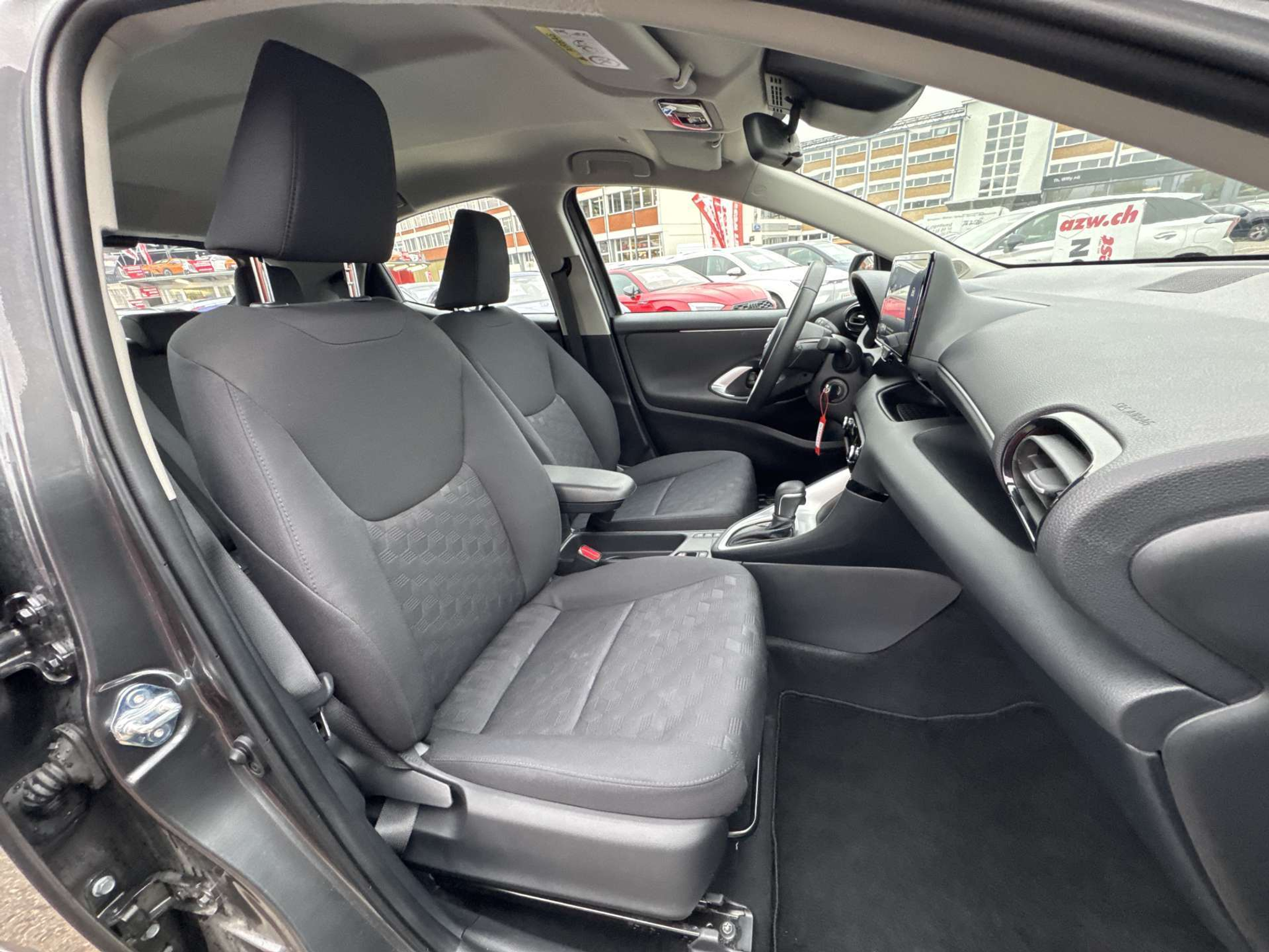 listing desktop thumbnail image 12