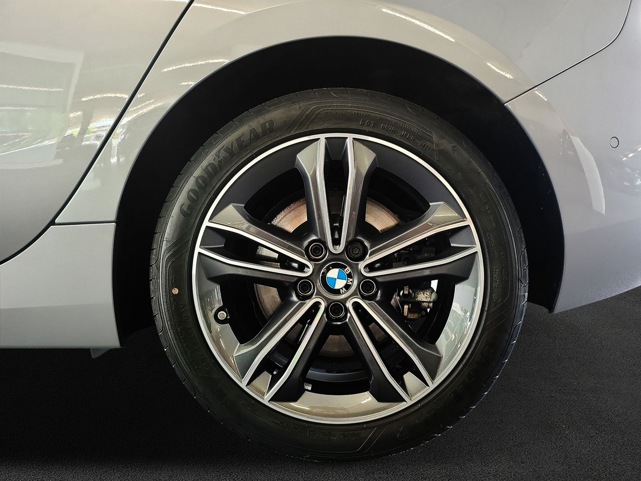 listing desktop thumbnail image 7