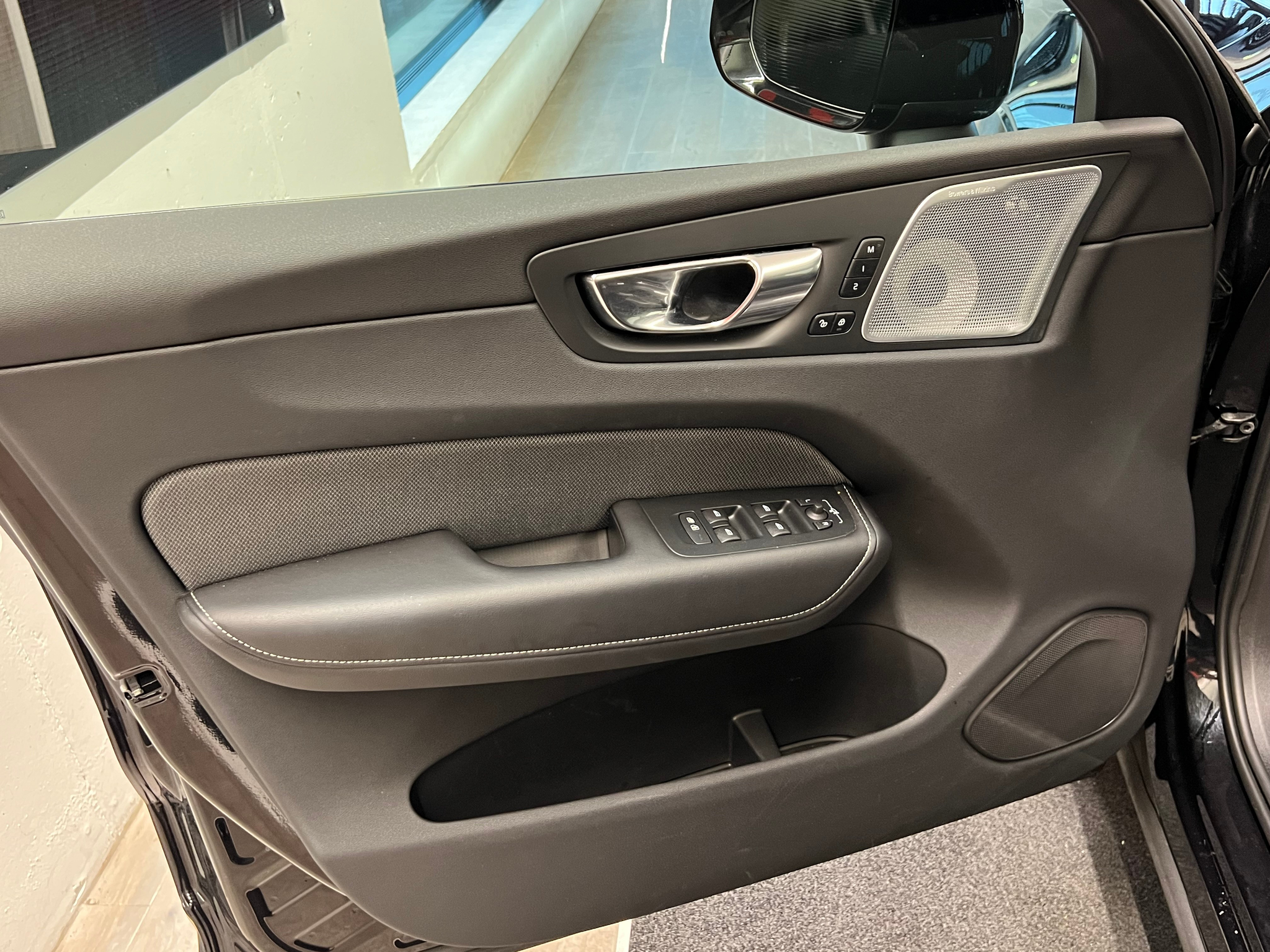 listing desktop thumbnail image 12