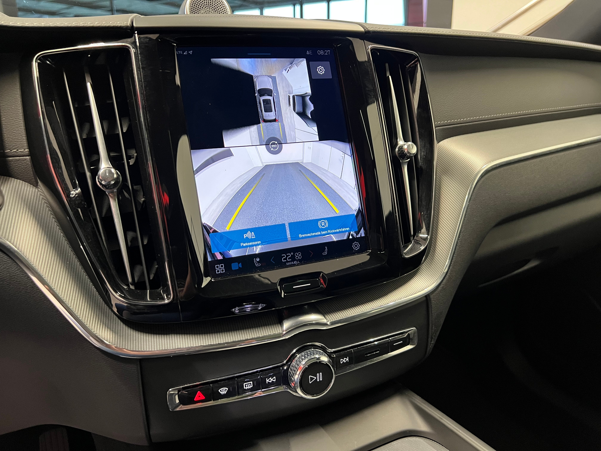 listing desktop thumbnail image 25