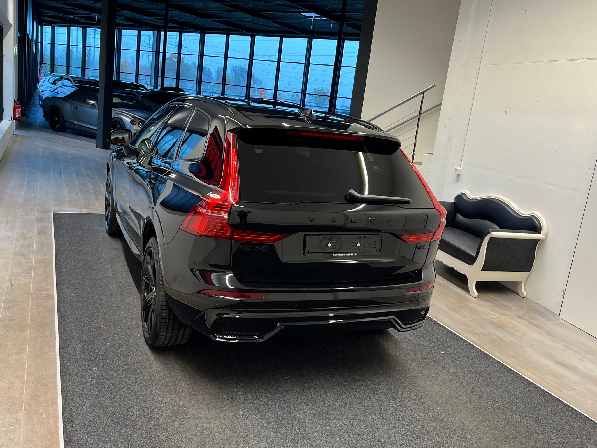 listing desktop thumbnail image 8