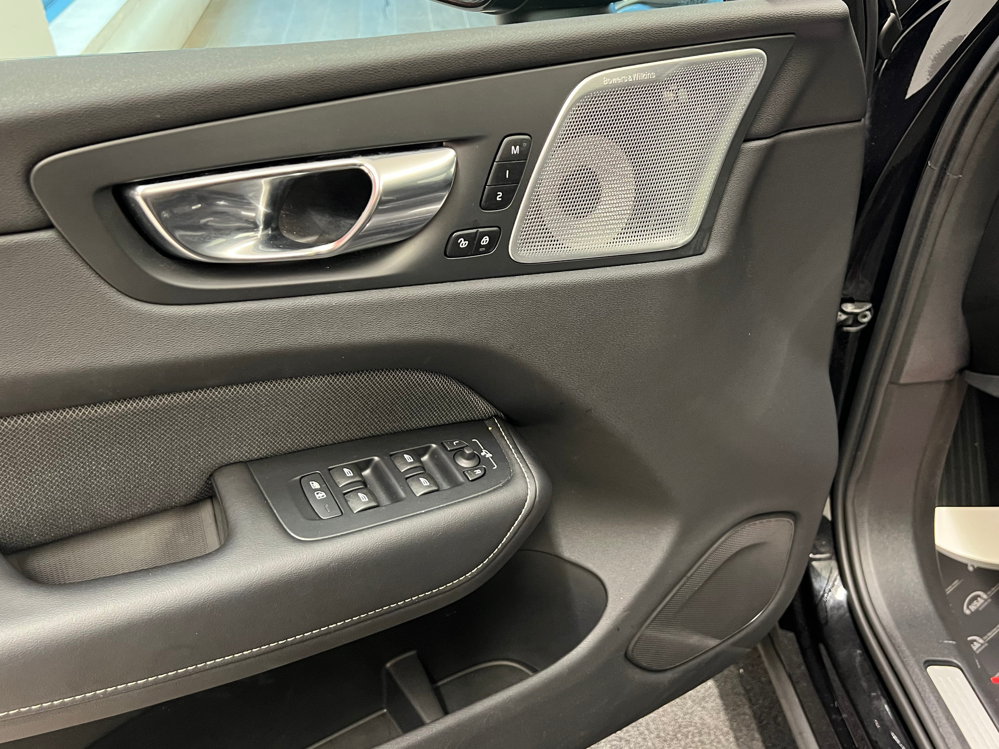 listing desktop thumbnail image 13