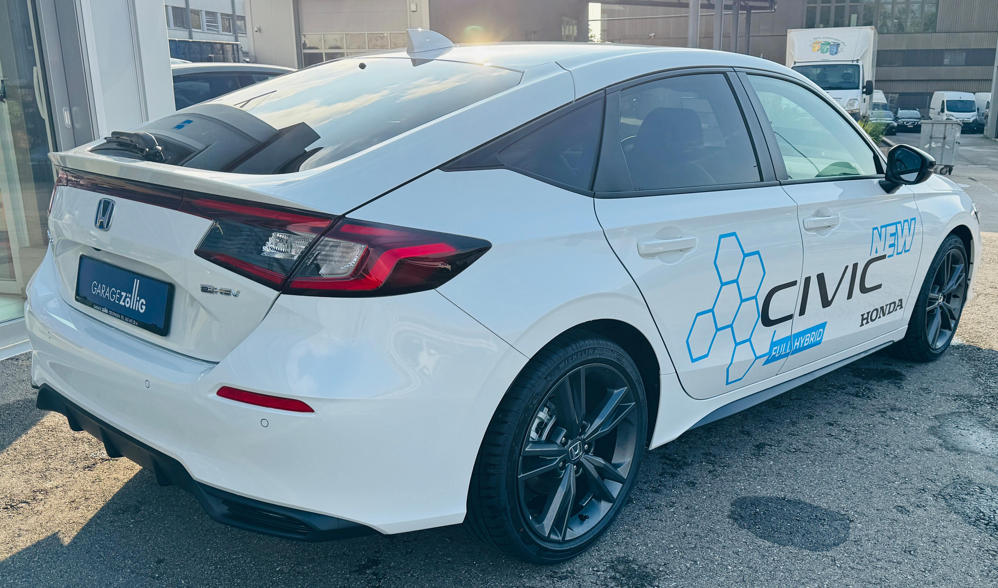 listing desktop thumbnail image 4