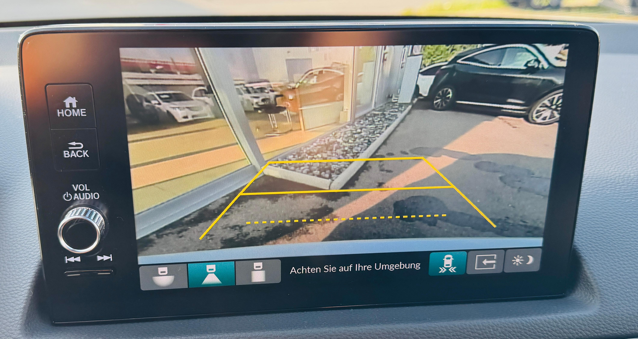 listing desktop thumbnail image 14