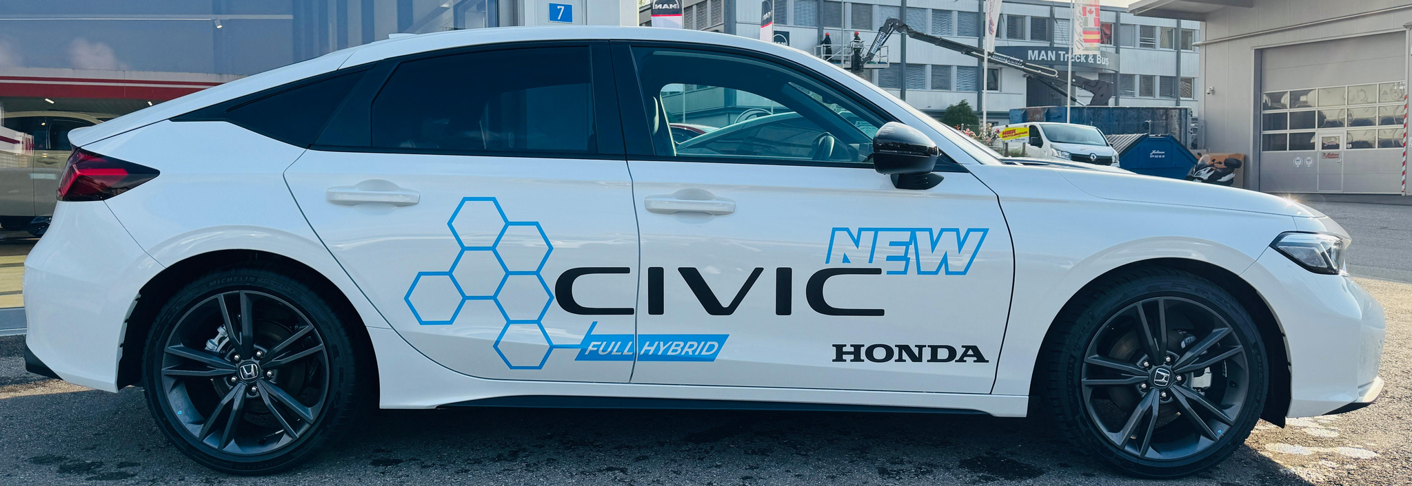 listing desktop thumbnail image 5