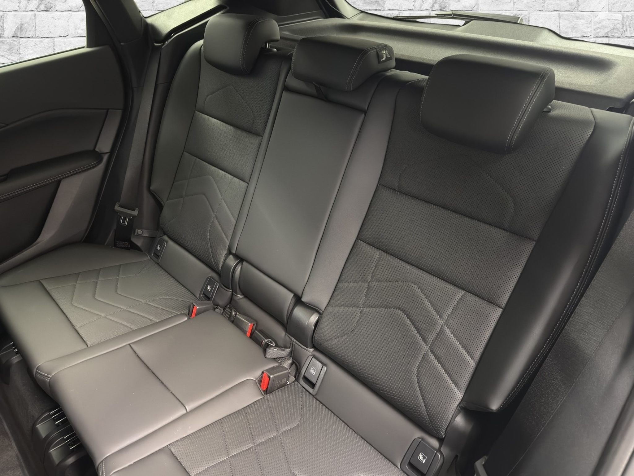 listing desktop thumbnail image 12