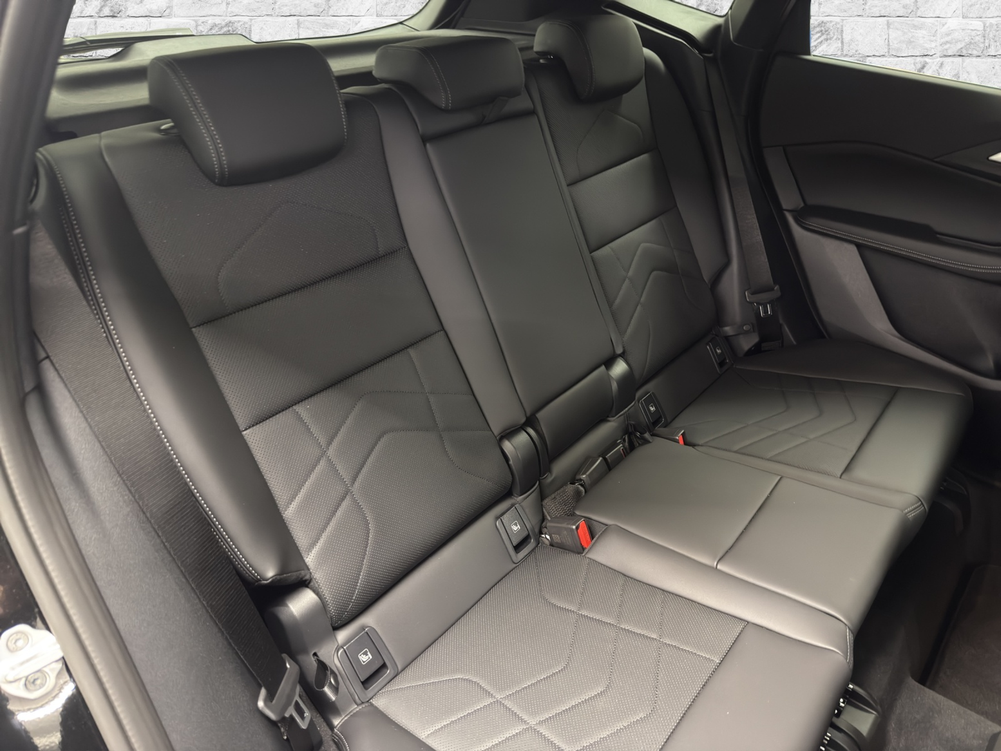 listing desktop thumbnail image 15