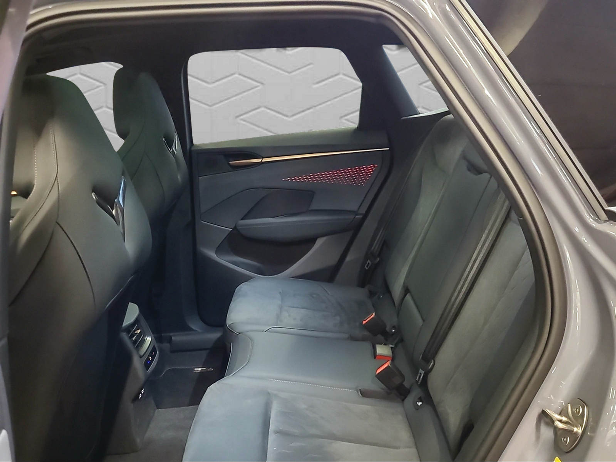 listing desktop thumbnail image 12