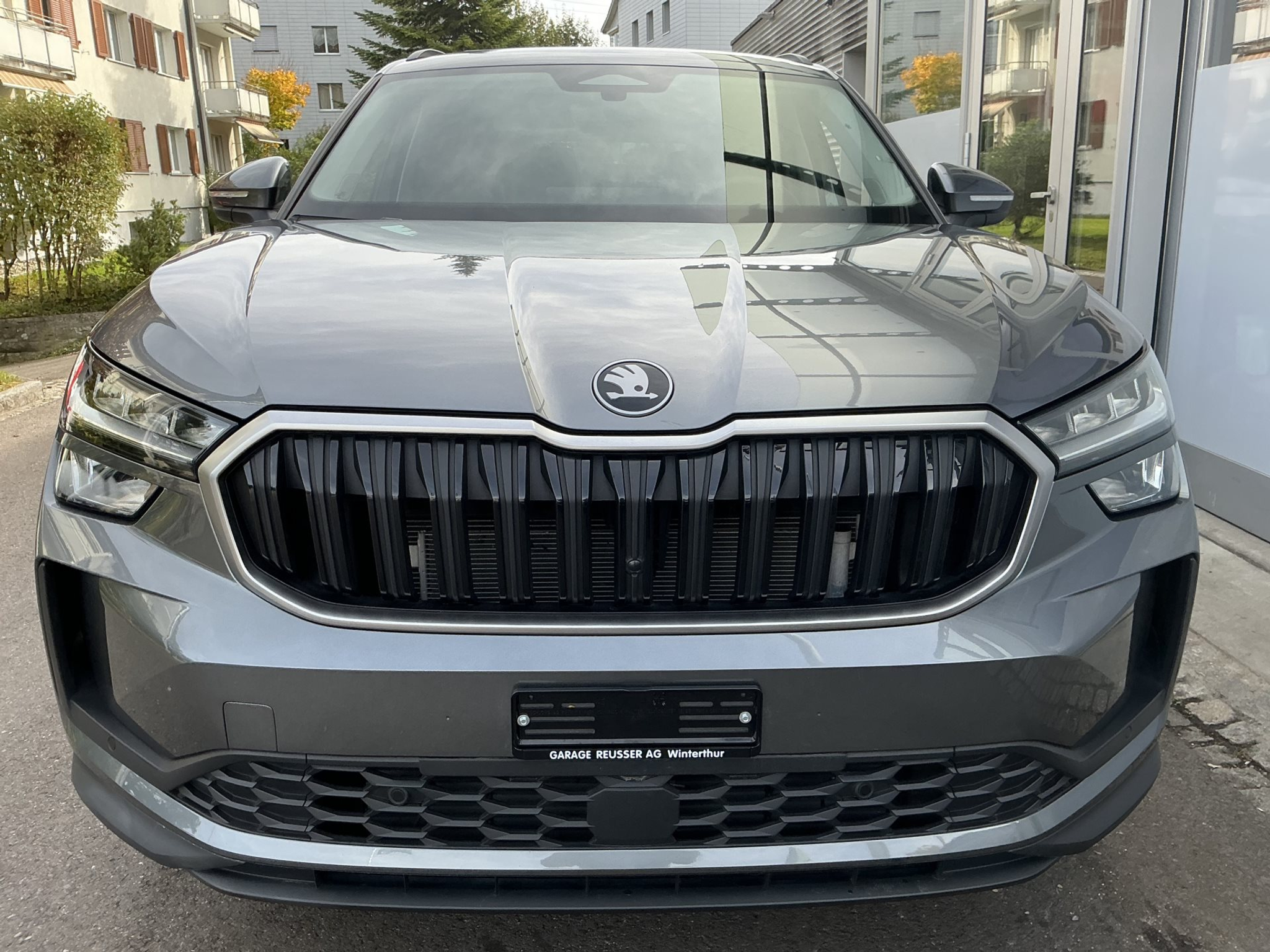 listing desktop thumbnail image 1