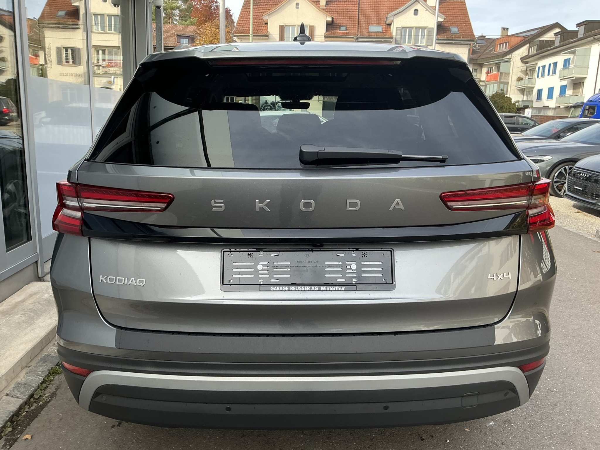 listing desktop thumbnail image 4