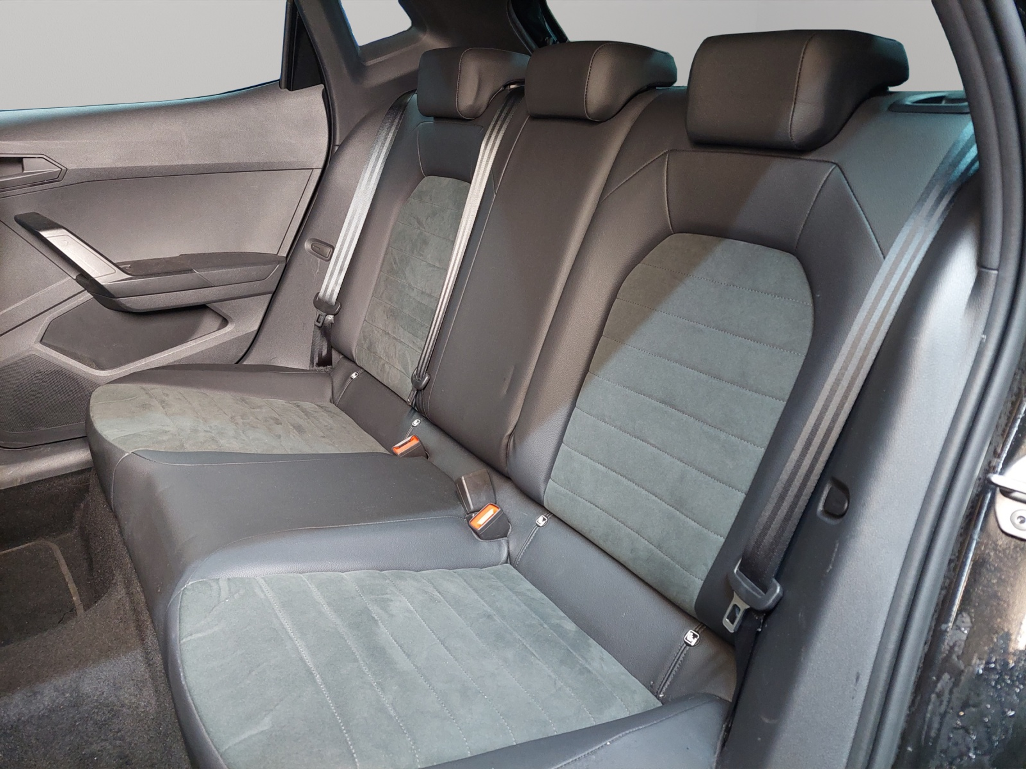 listing desktop thumbnail image 7