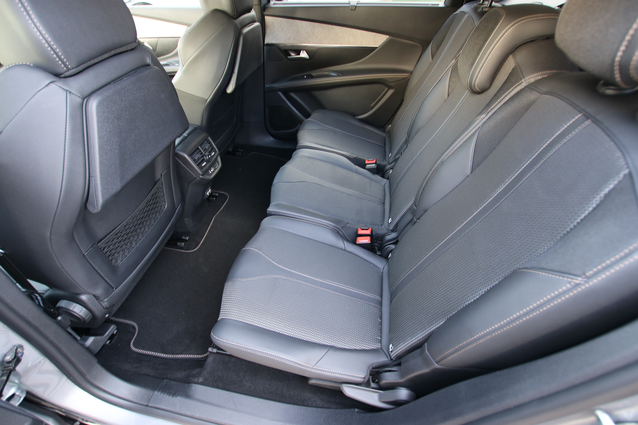 listing desktop thumbnail image 11