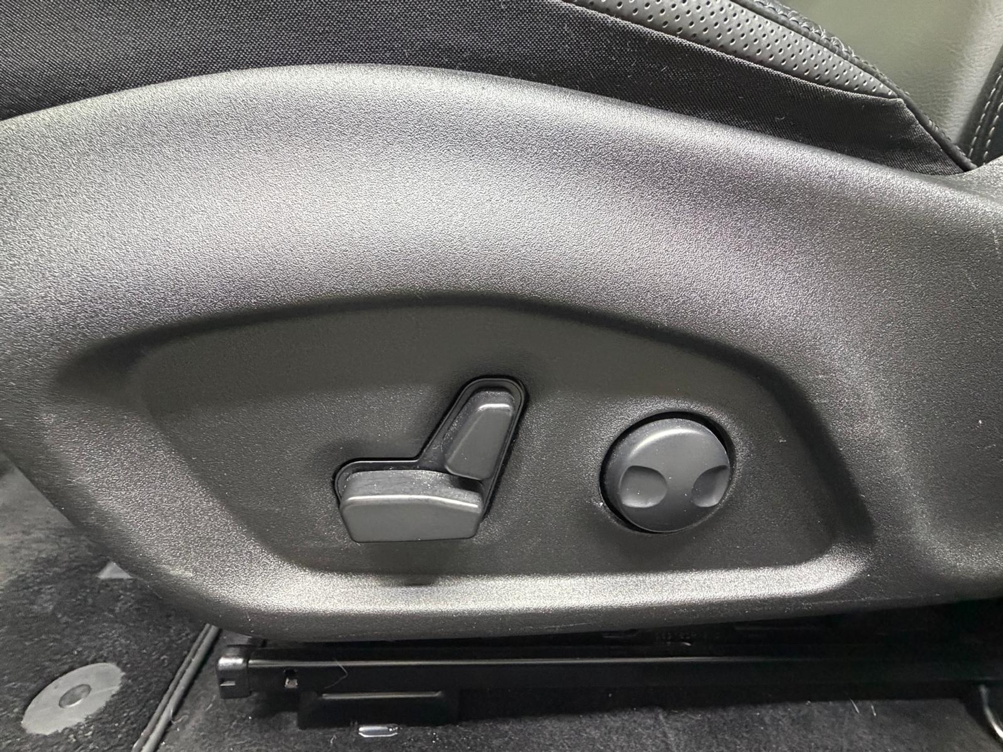 listing desktop thumbnail image 7