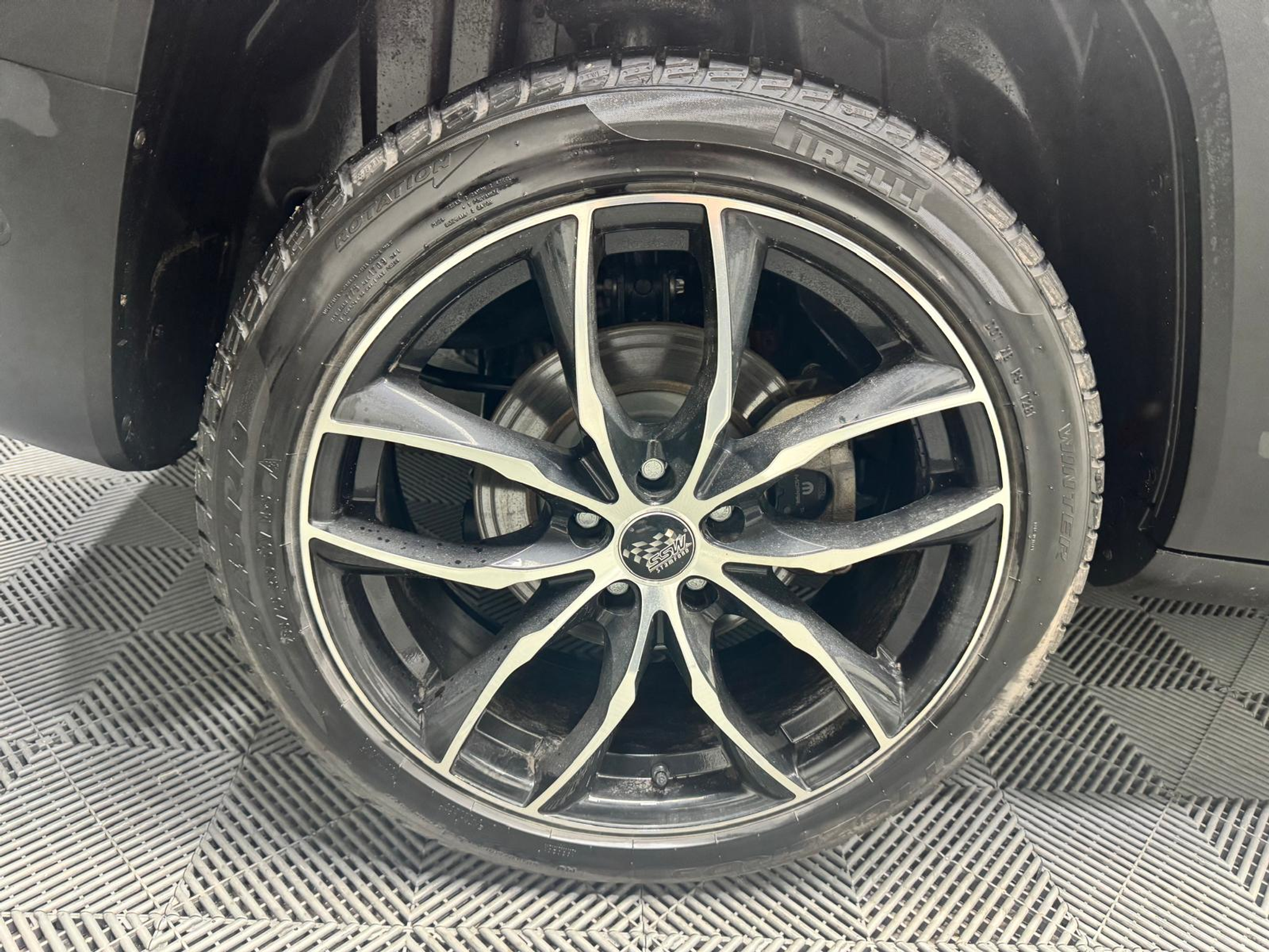 listing desktop thumbnail image 24