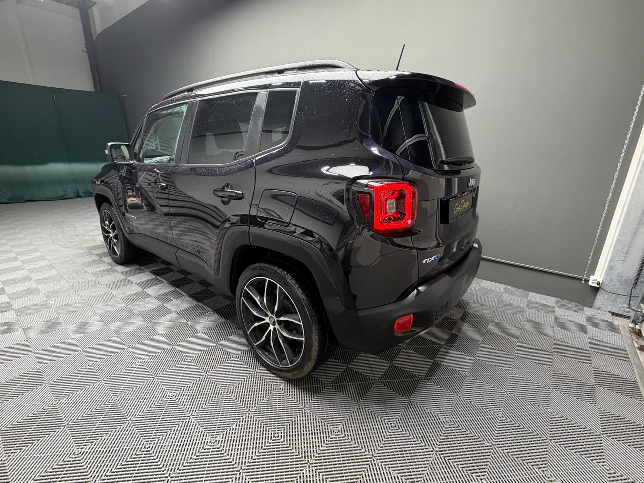 listing desktop thumbnail image 5