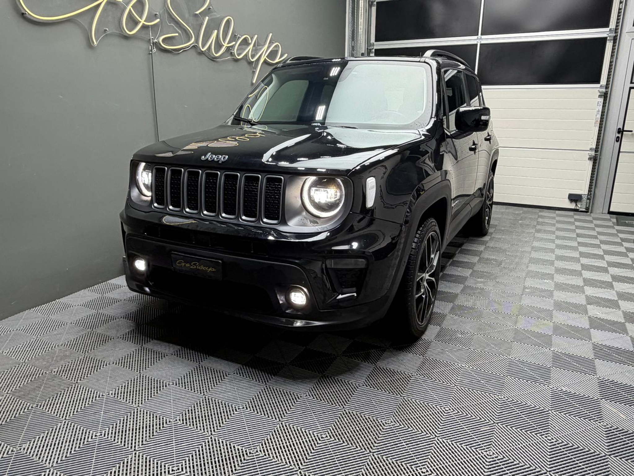 listing desktop thumbnail image 4