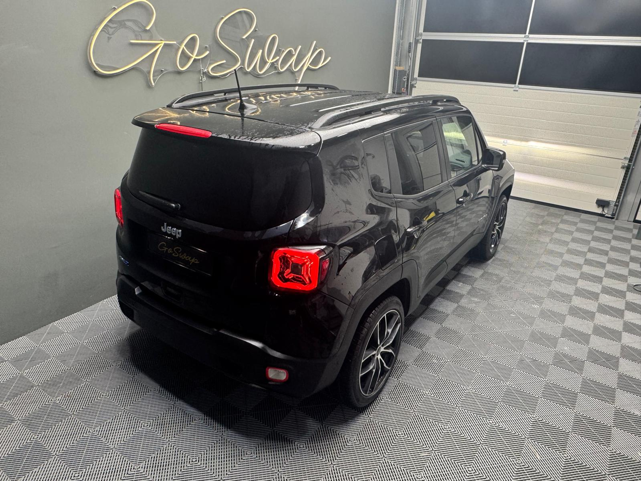 listing desktop thumbnail image 2