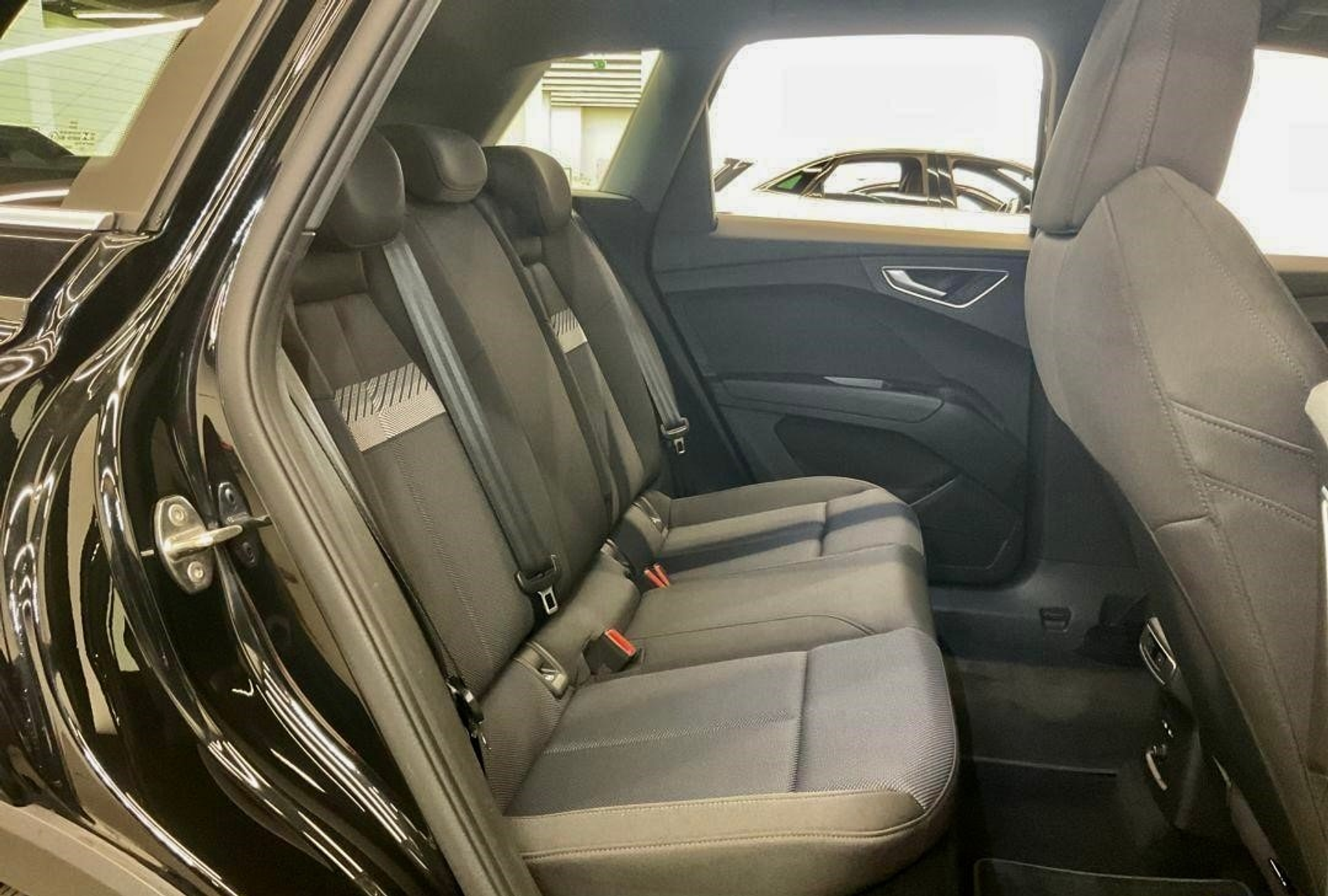 listing desktop thumbnail image 7