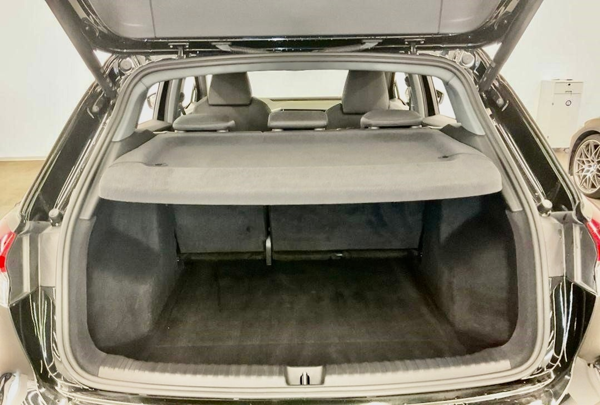 listing desktop thumbnail image 3