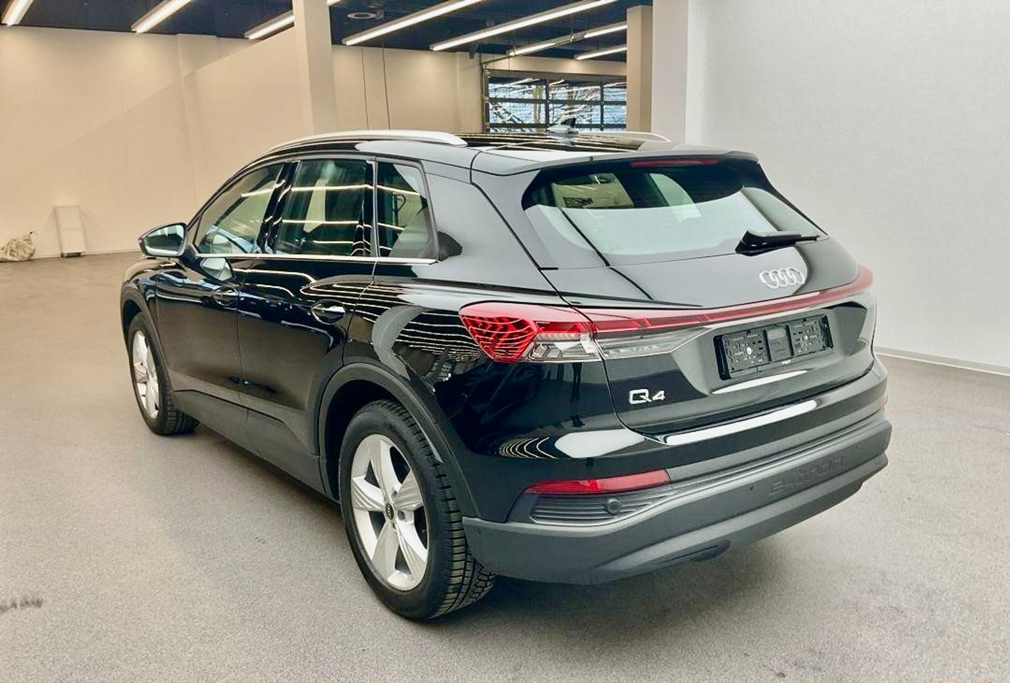 listing desktop thumbnail image 1