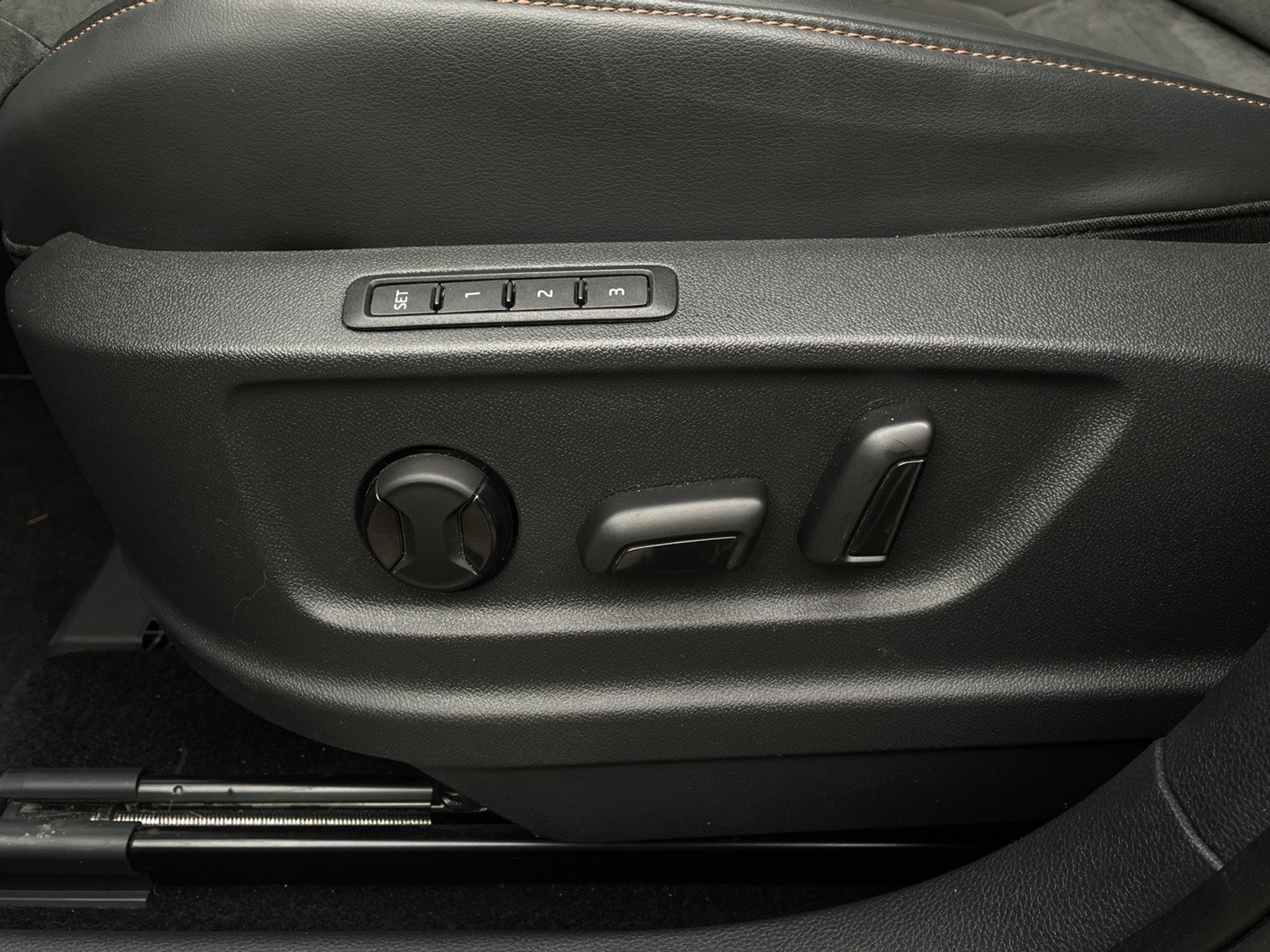 listing desktop thumbnail image 24