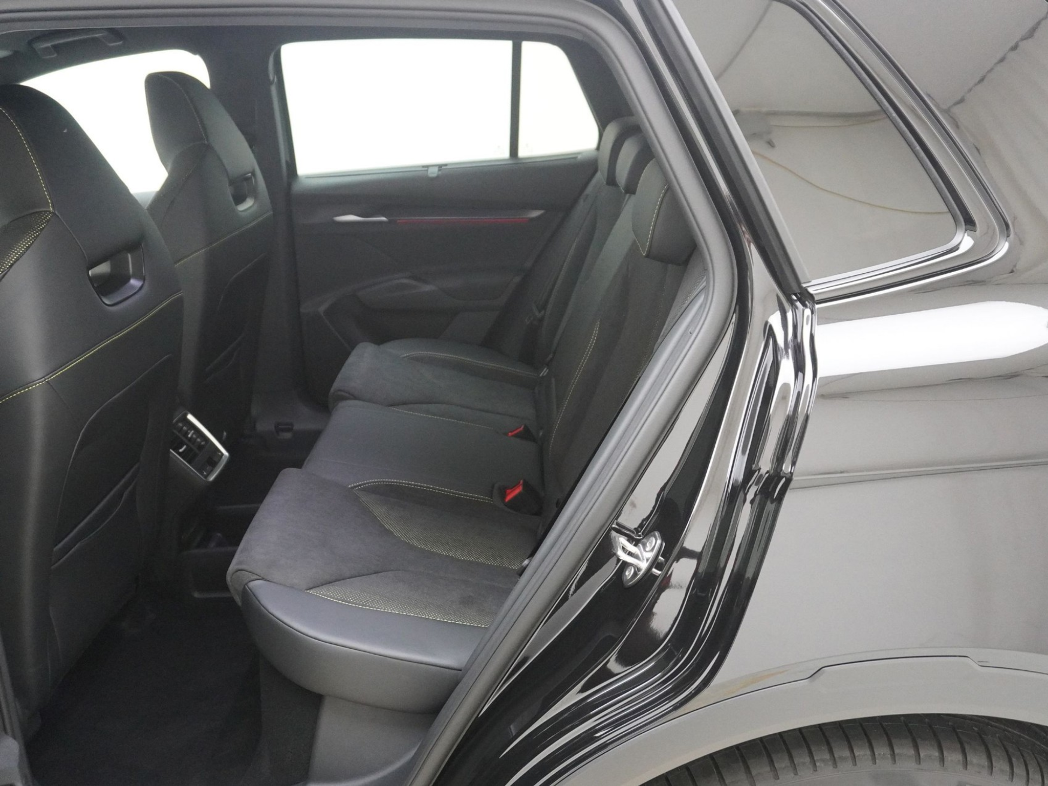 listing desktop thumbnail image 16