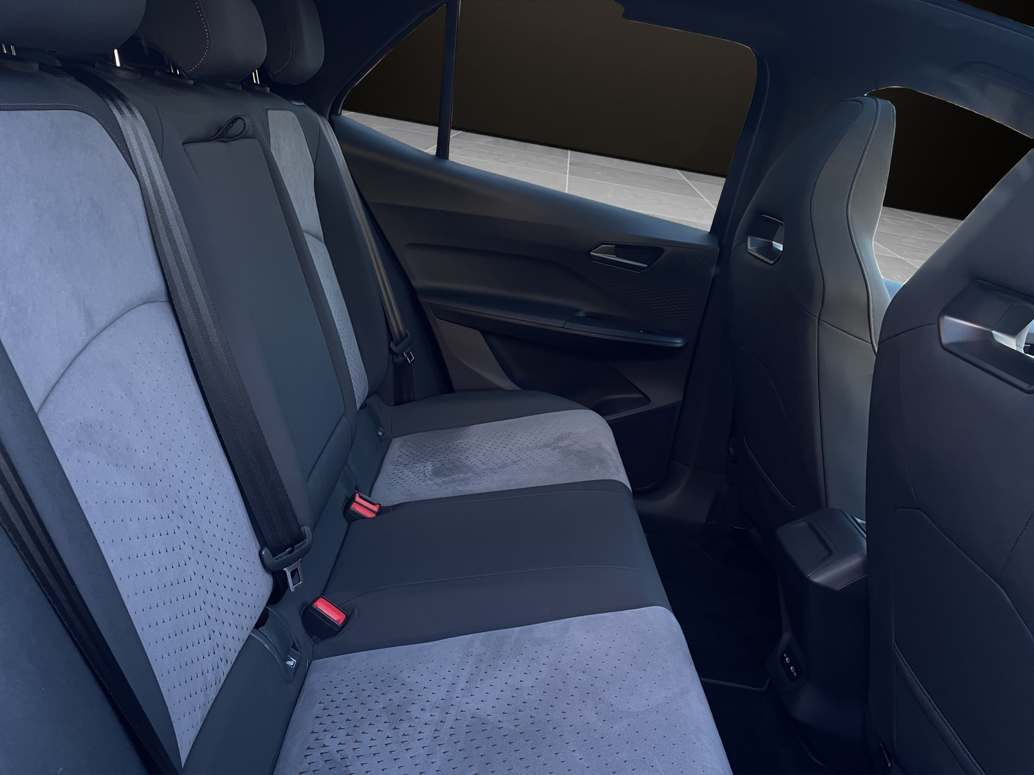 listing desktop thumbnail image 17