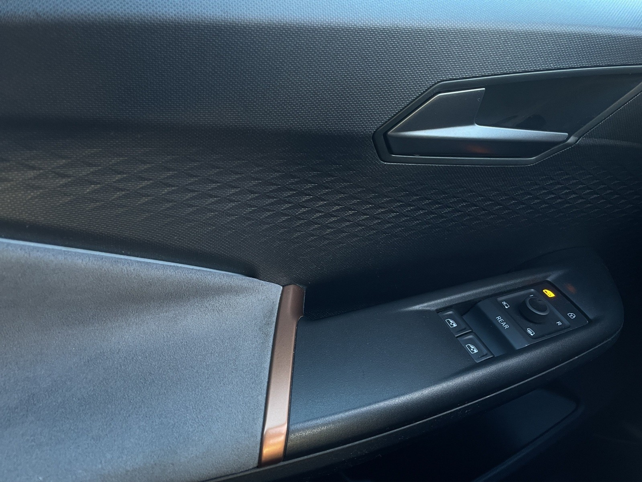 listing desktop thumbnail image 11