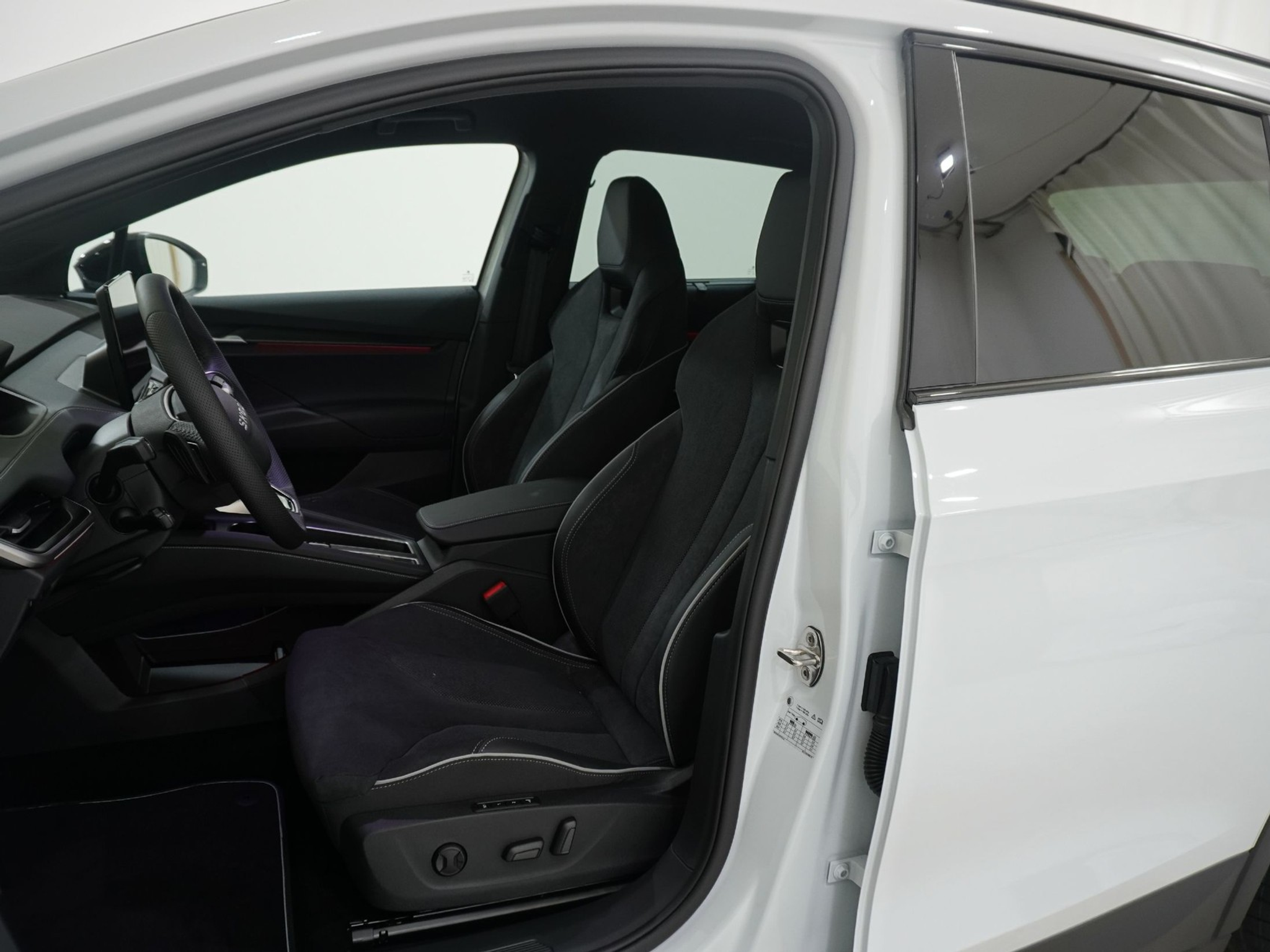 listing desktop thumbnail image 12