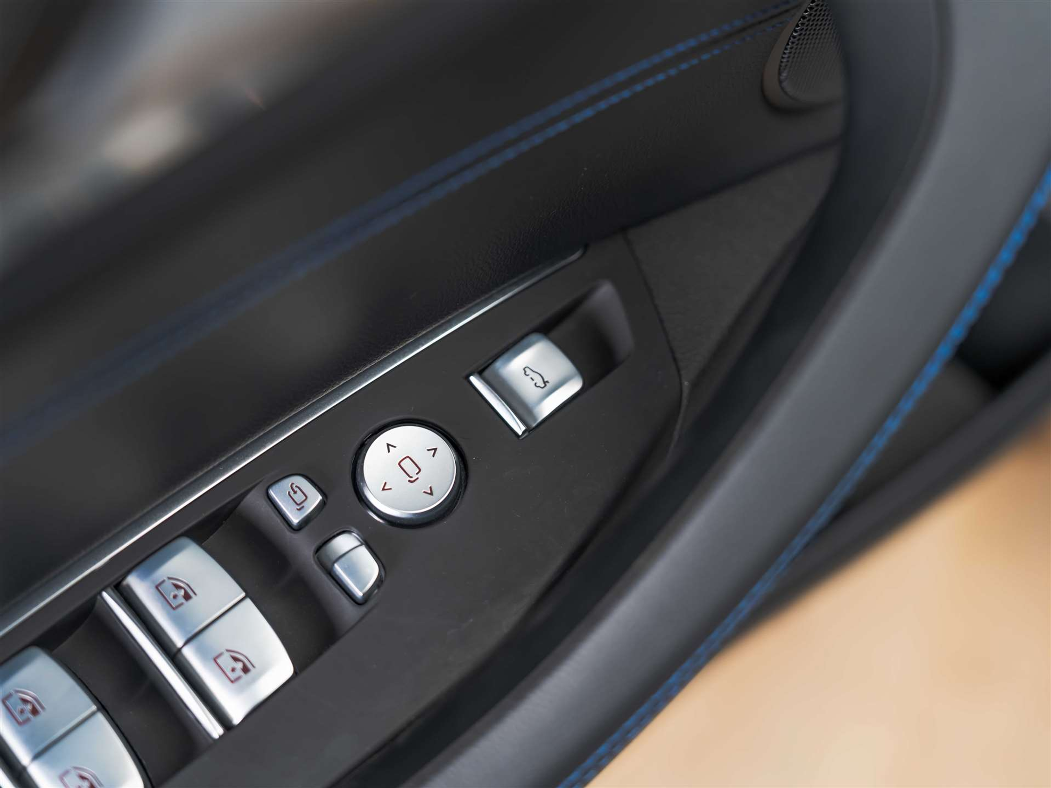 listing desktop thumbnail image 24