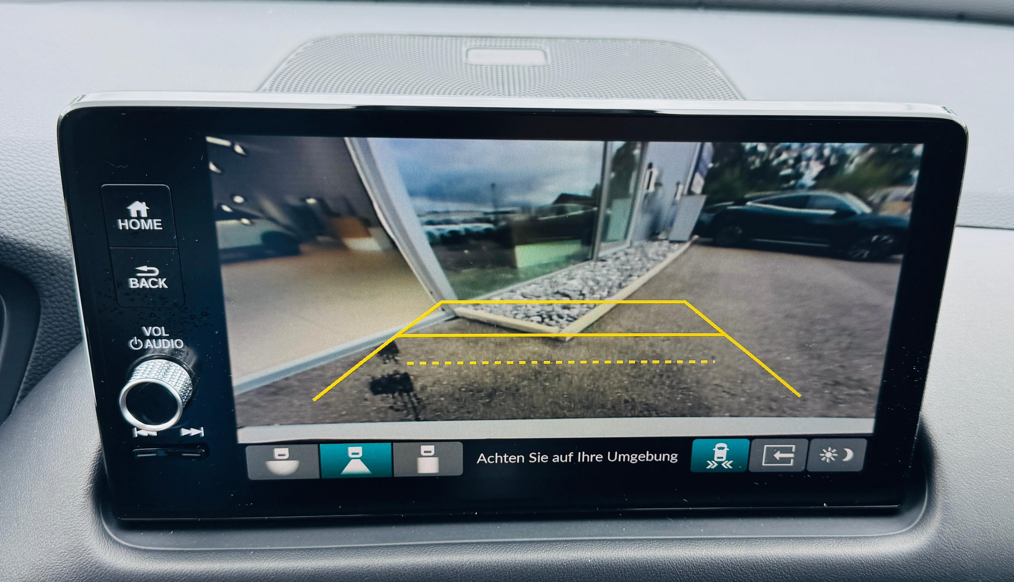listing desktop thumbnail image 12