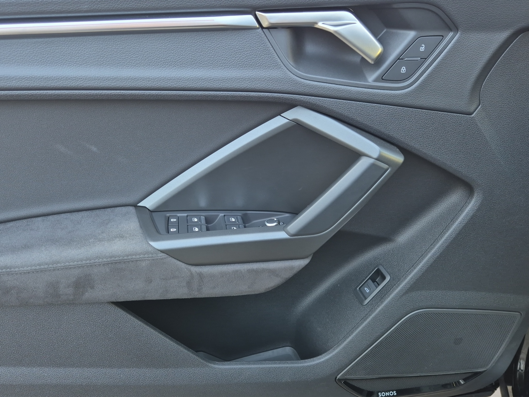 listing desktop thumbnail image 12