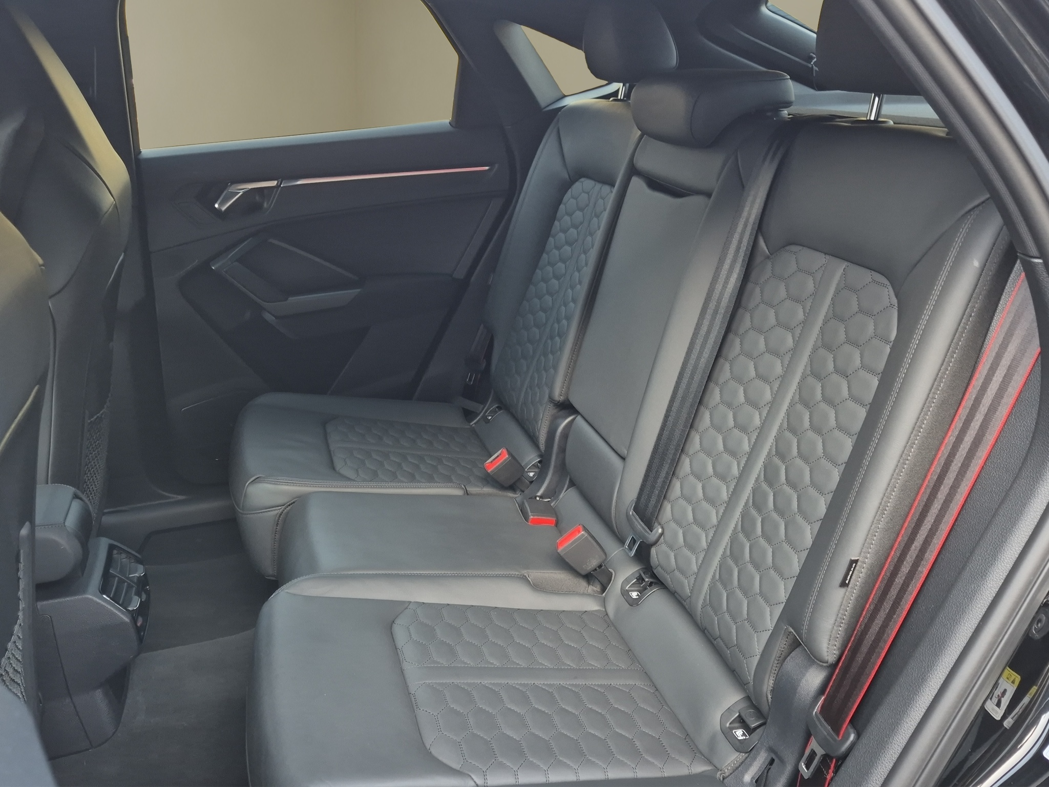 listing desktop thumbnail image 14