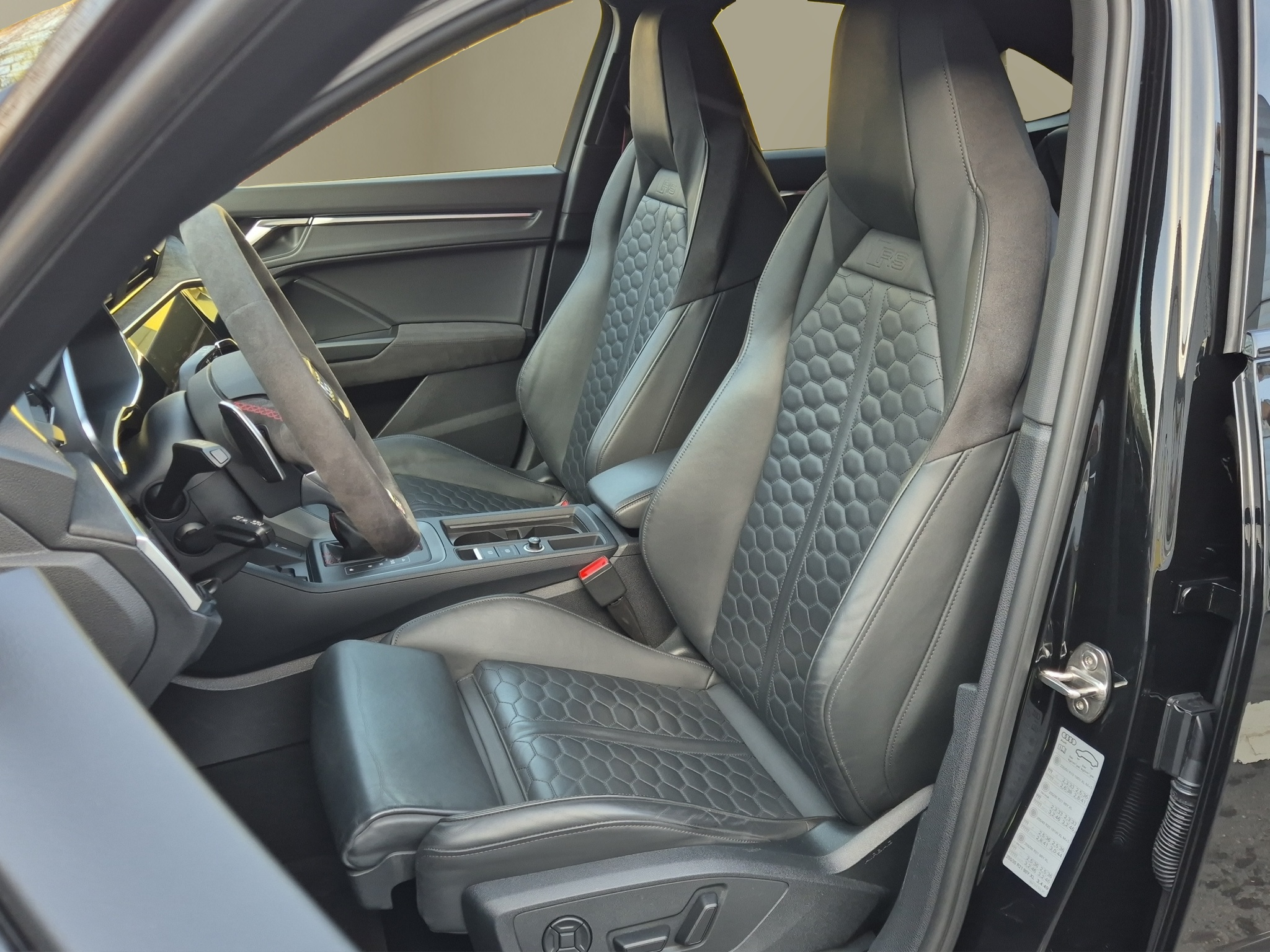 listing desktop thumbnail image 8