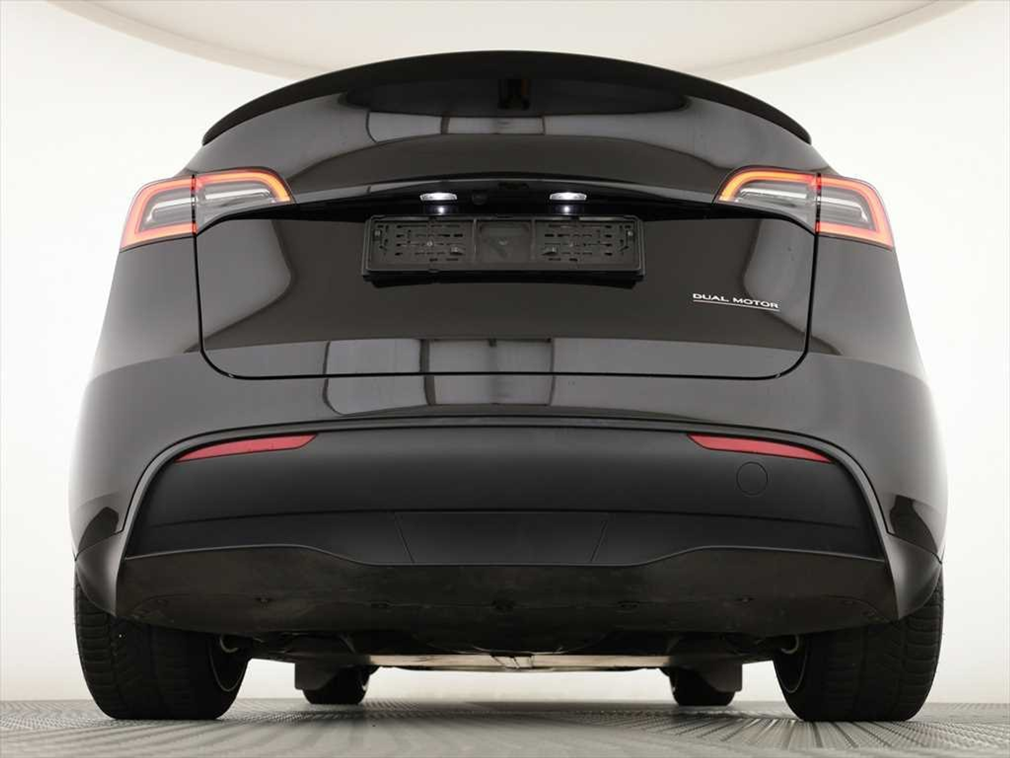 listing desktop thumbnail image 3