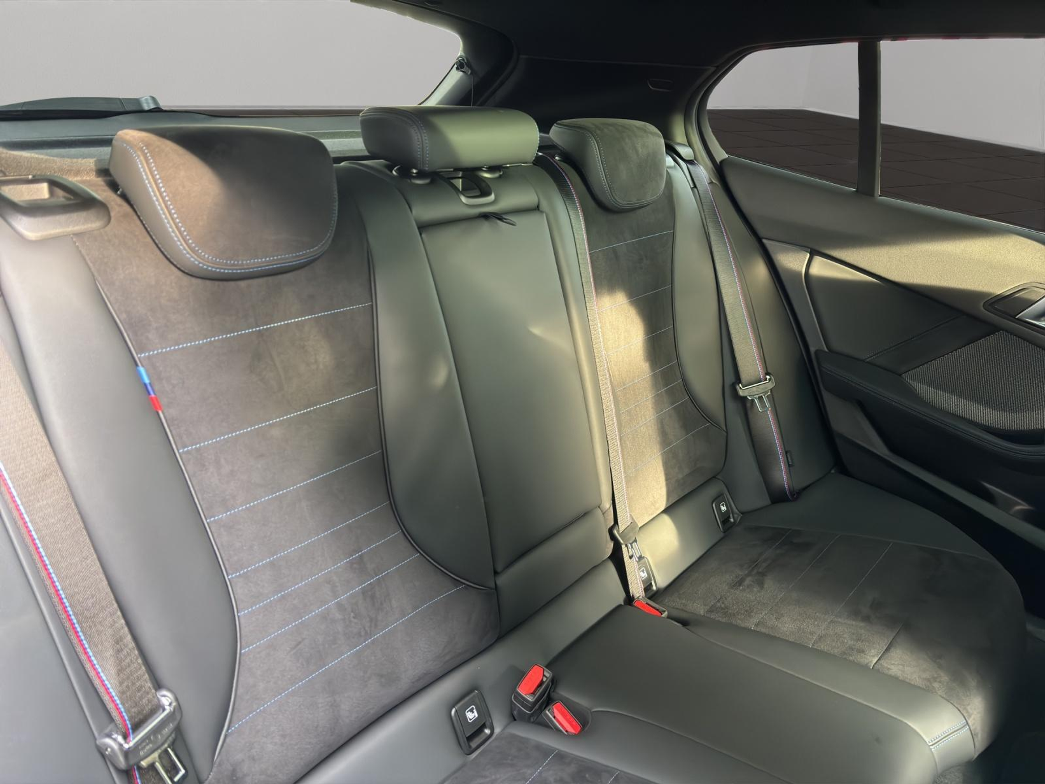 listing desktop thumbnail image 11