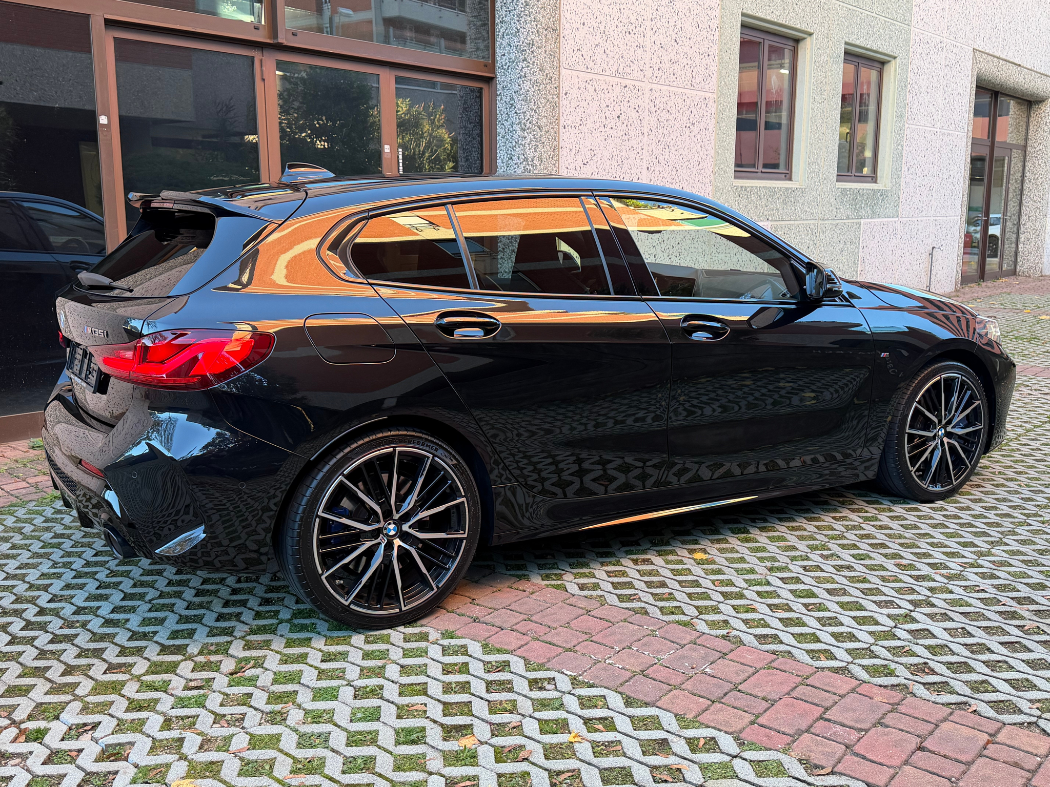 listing desktop thumbnail image 3