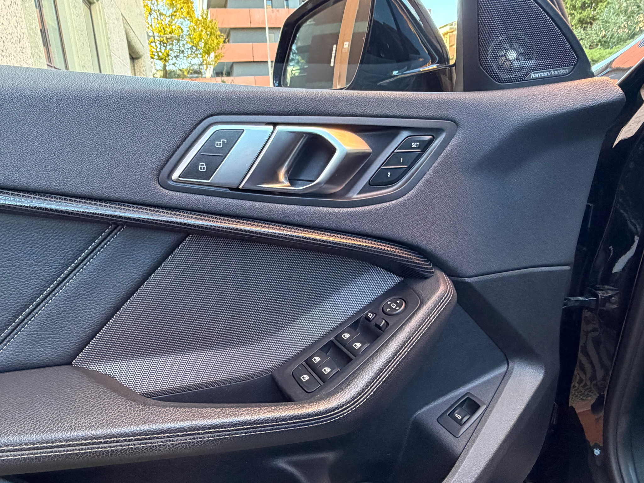 listing desktop thumbnail image 12