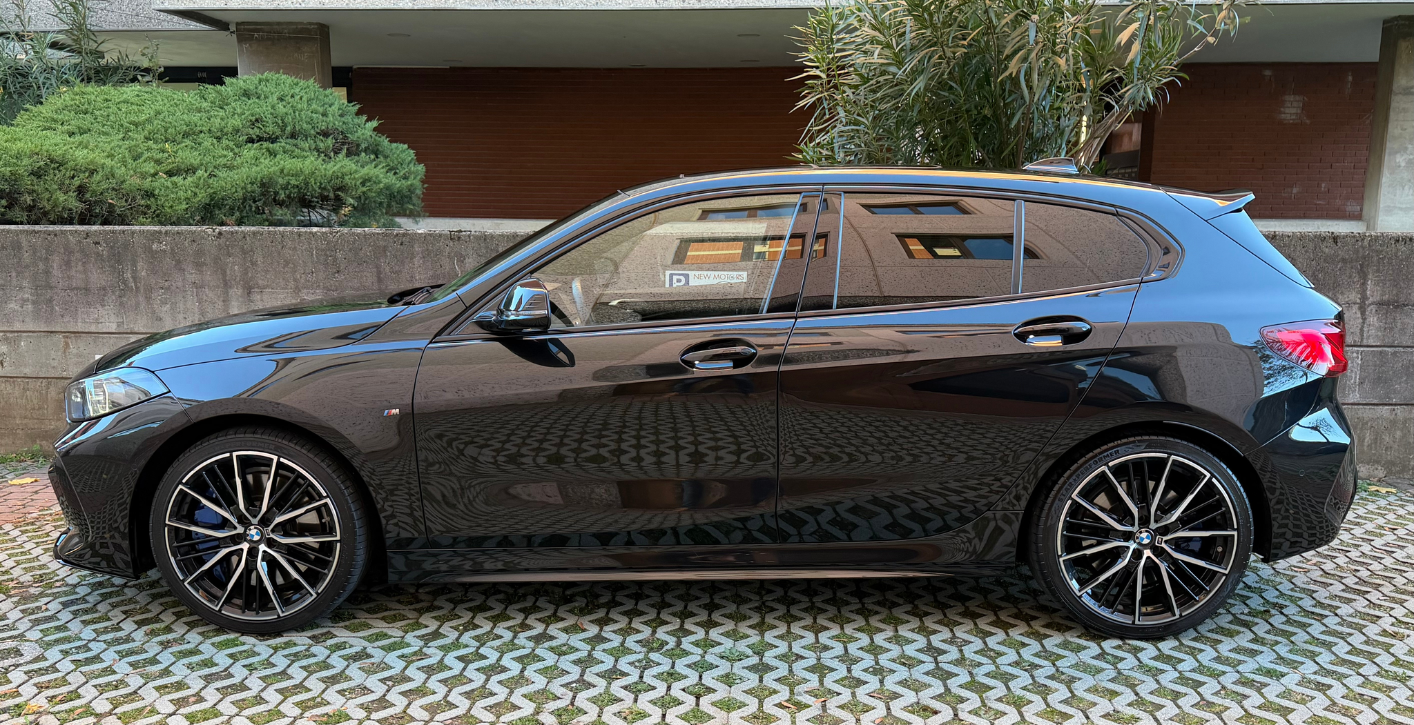 listing desktop thumbnail image 4