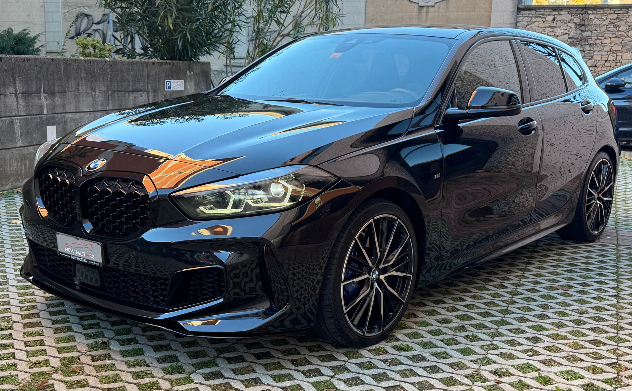 listing desktop thumbnail image 2