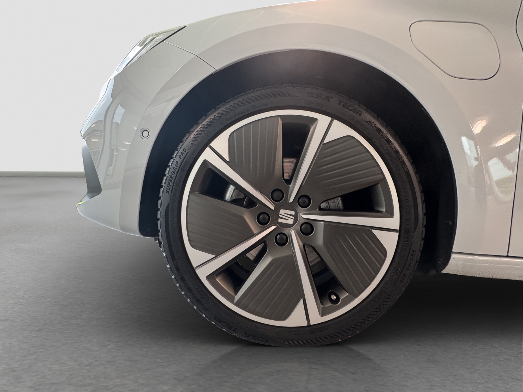 listing desktop thumbnail image 4