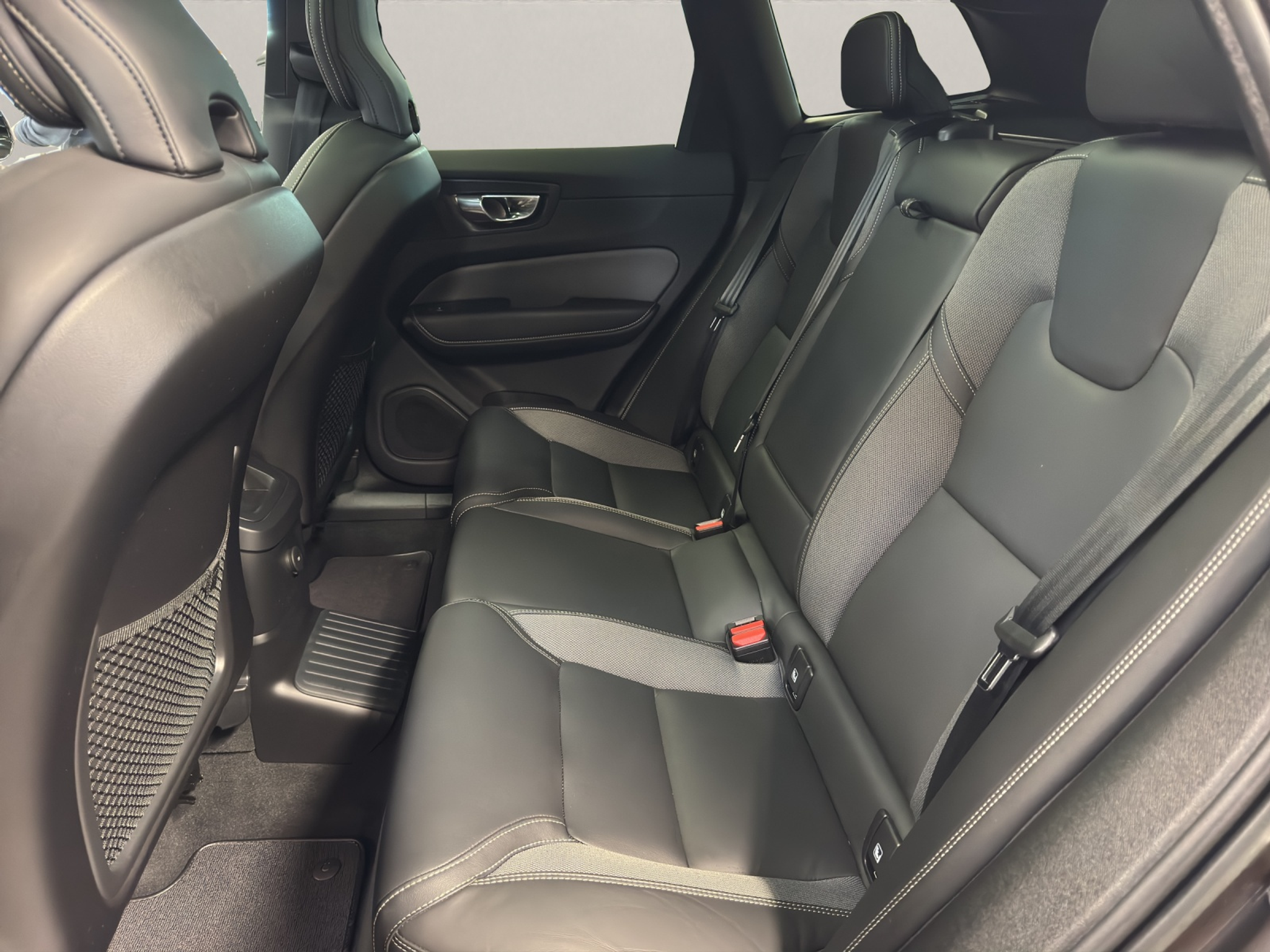 listing desktop thumbnail image 11