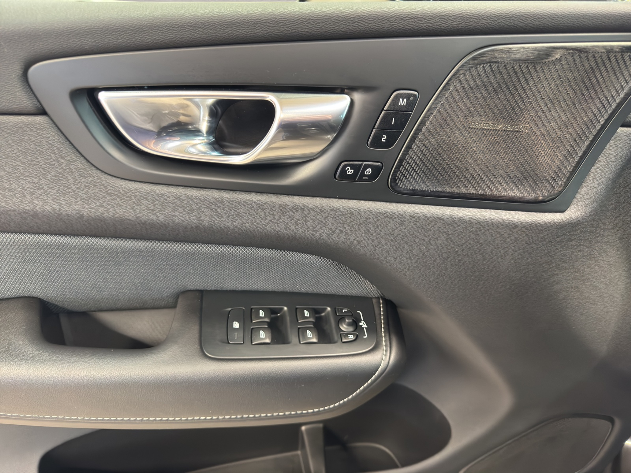 listing desktop thumbnail image 13