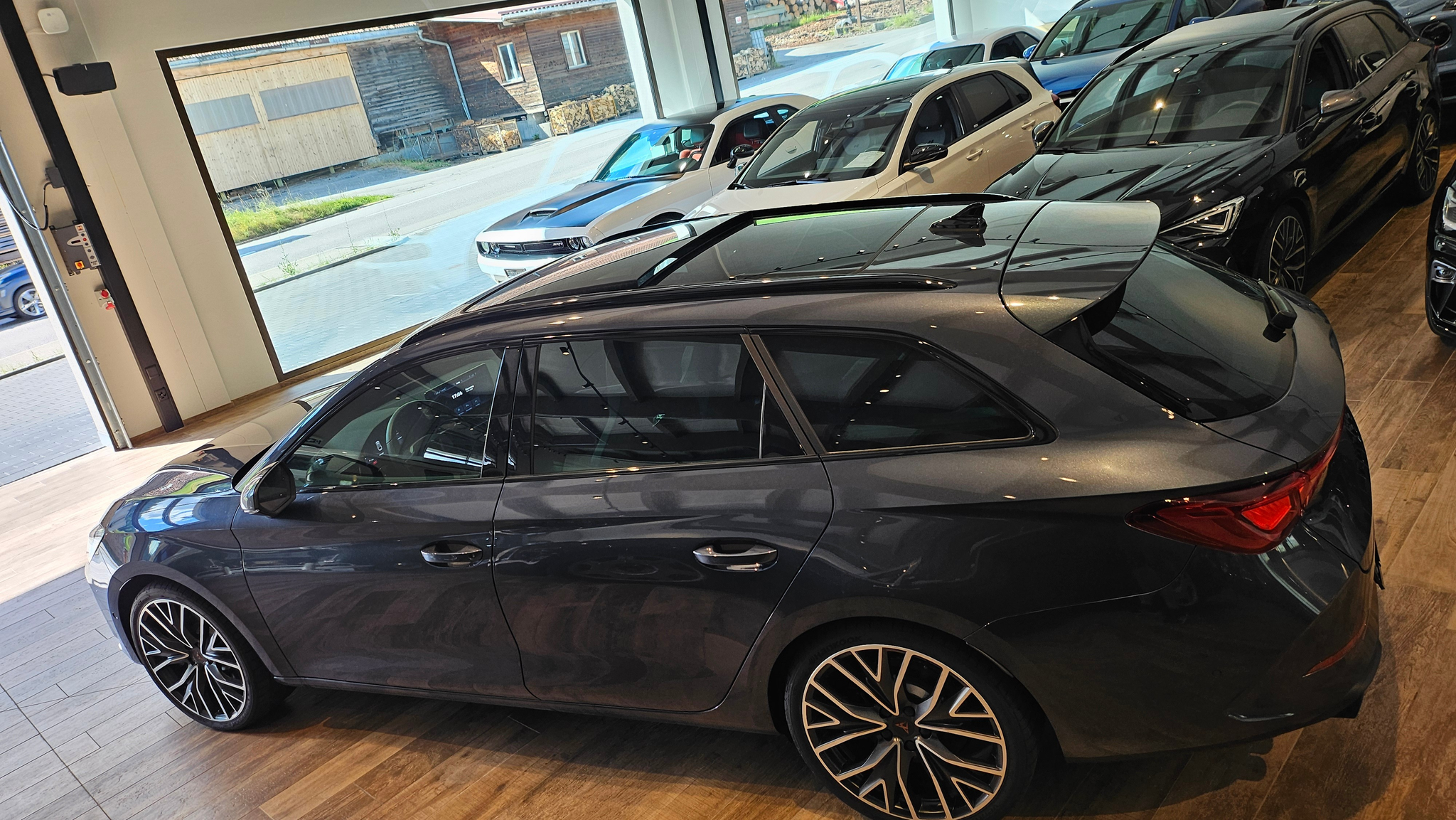 listing desktop thumbnail image 15