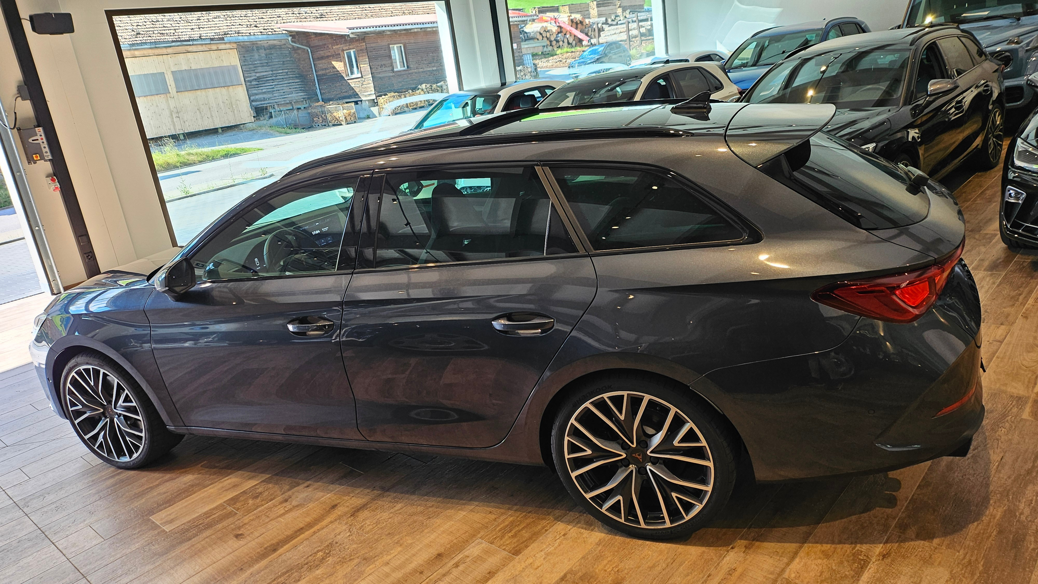 listing desktop thumbnail image 14