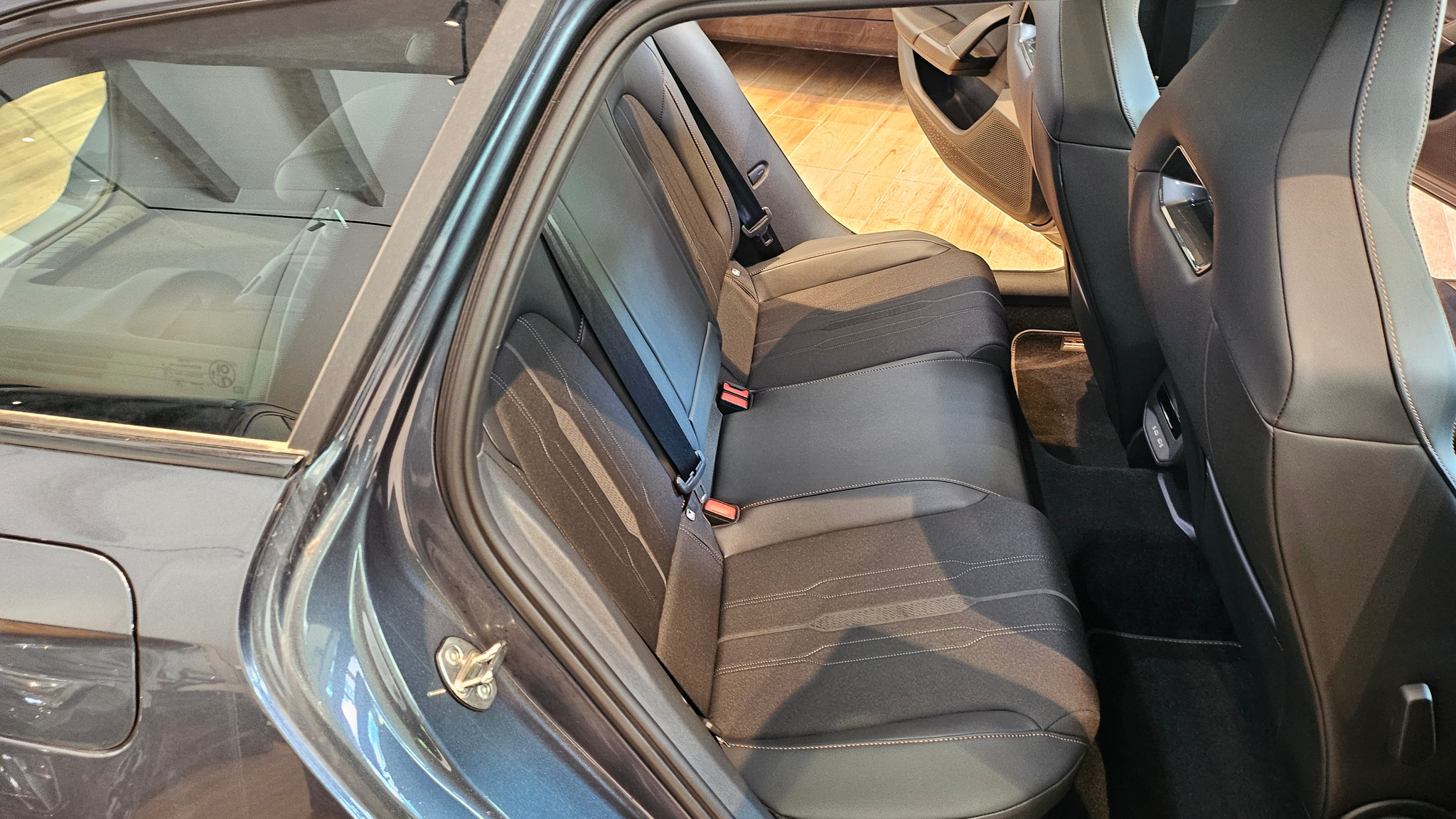 listing desktop thumbnail image 19